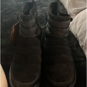 brand new black womans uggs size 10